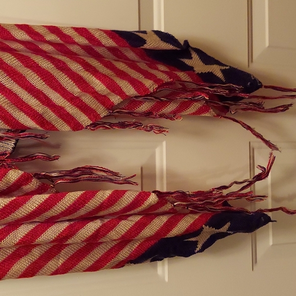 Women's One World sleeveless shawl - Picture 2 of 8